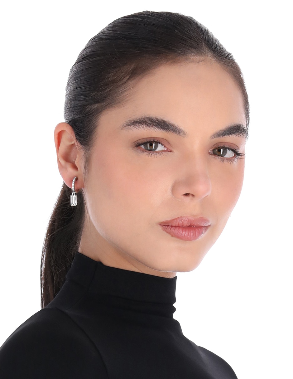 Aretes cortos de rectángulo elyse con acabado brillante cristal 2