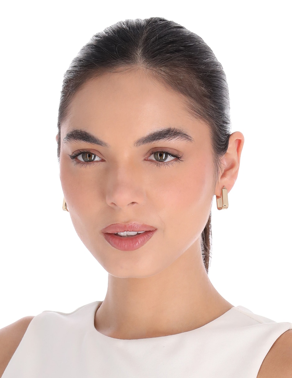 Aretes cortos con acabado pulido 2