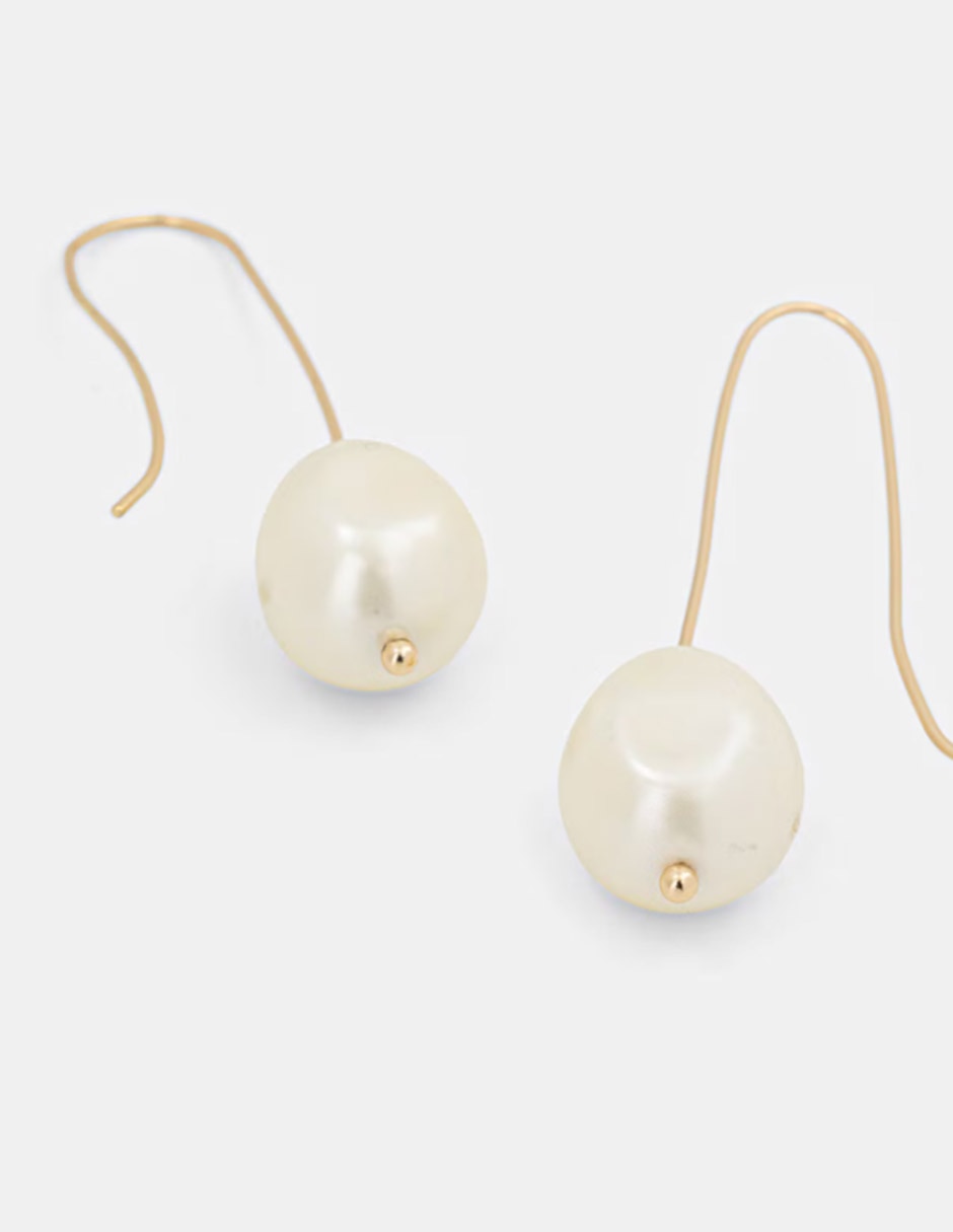 Aretes corto de perla regina con acabado mate