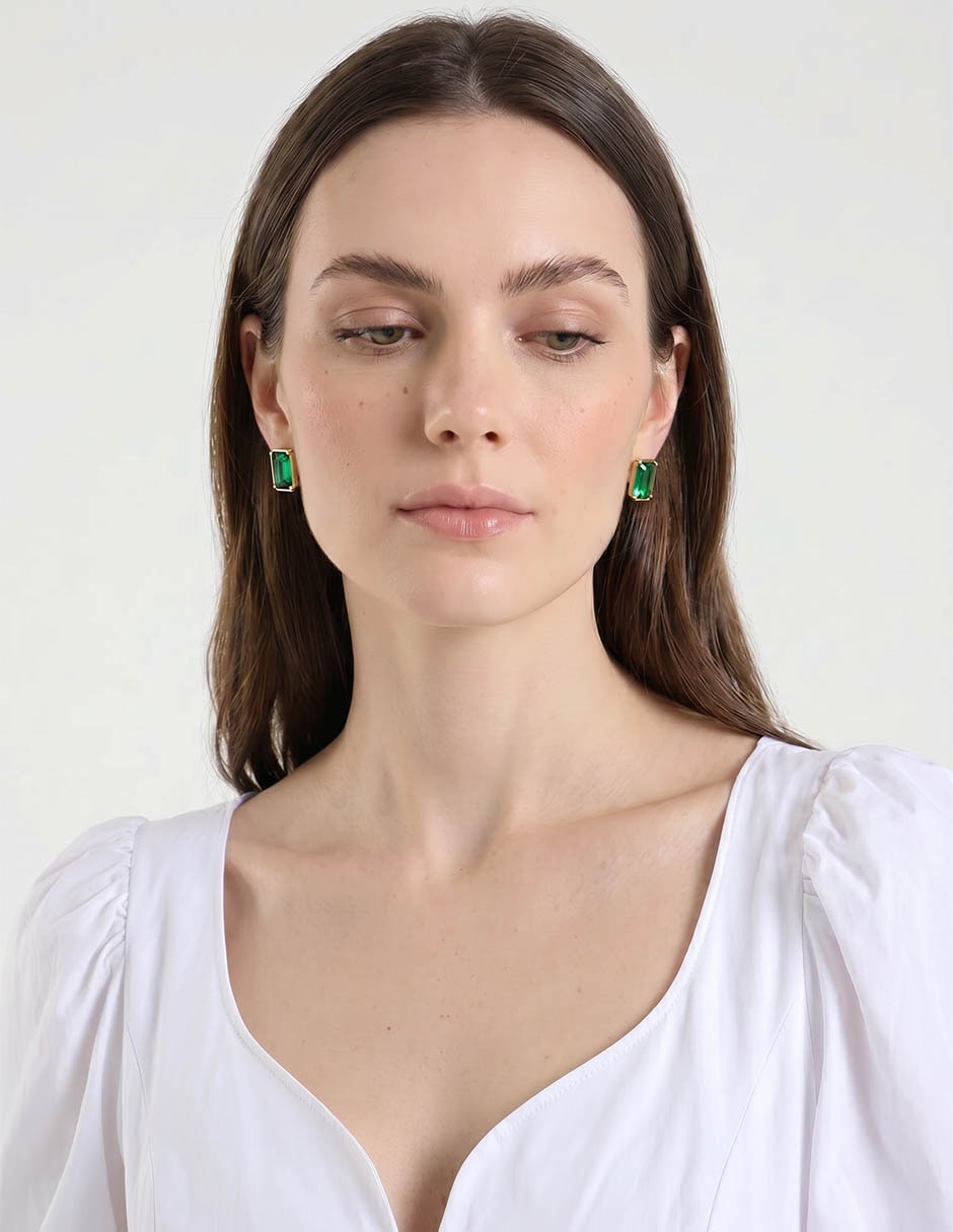 Aretes rectangulares Elyse con acabado brillante cristal 4