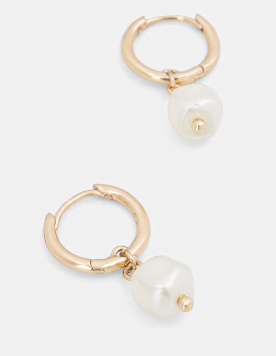 Aretes corto de perla regina con acabado mate Aretes corto de perla regina con acabado mate
