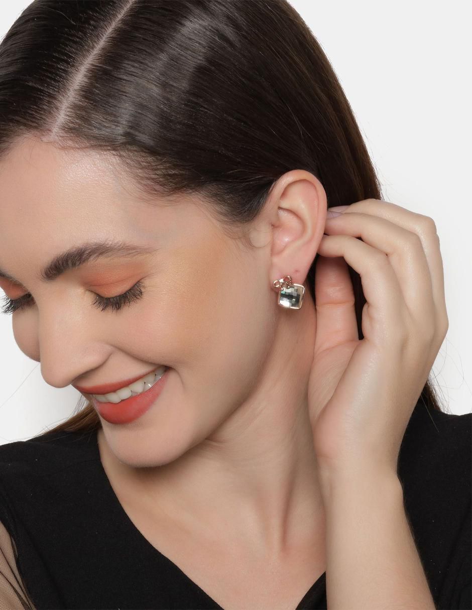 Aretes cortos de moño 18 k con acabado baño de oro rosa cristal Aretes cortos de moño 18 k con acabado baño de oro rosa cristal
