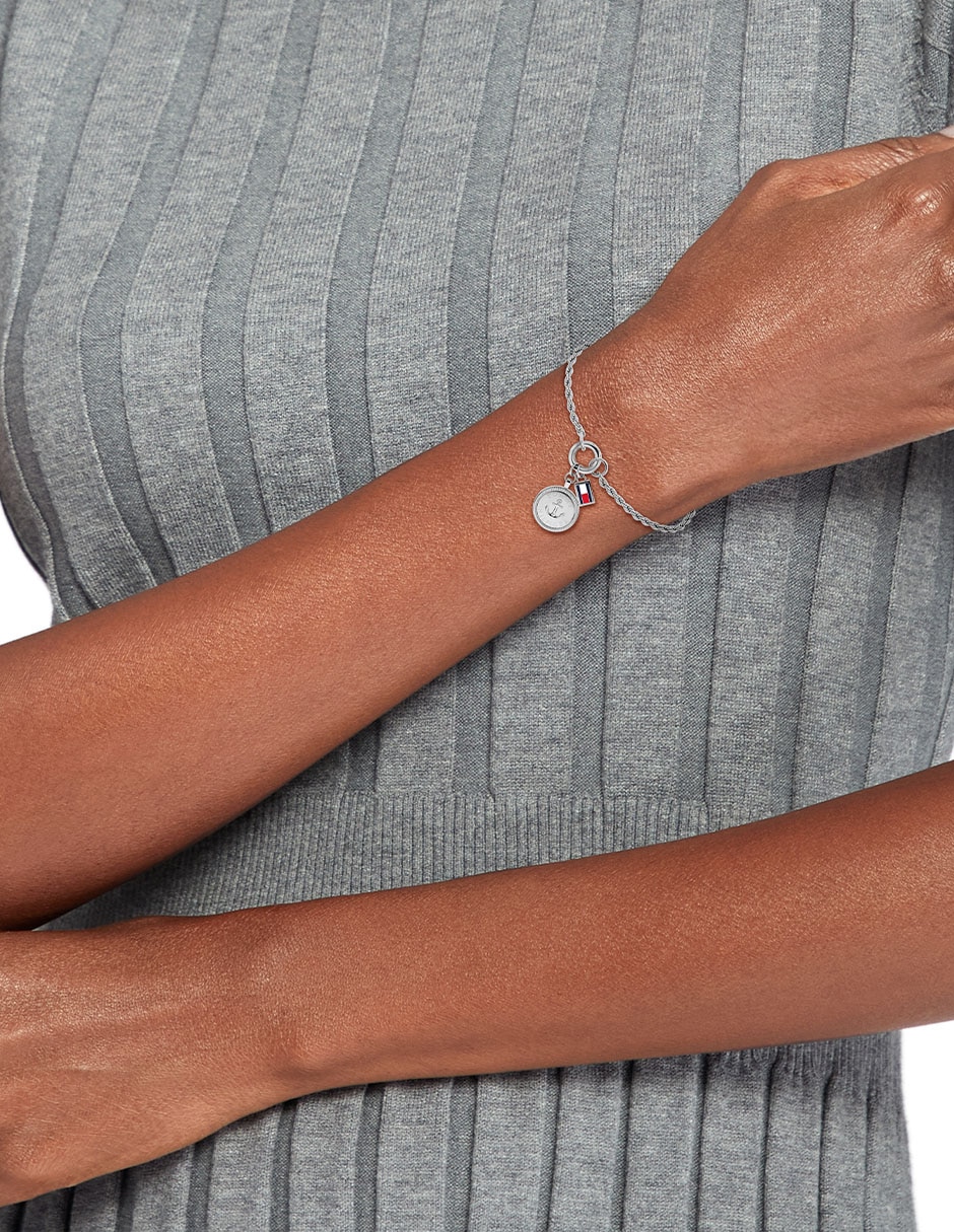 Brazalete Hilfiger Charms acabado brillante 2