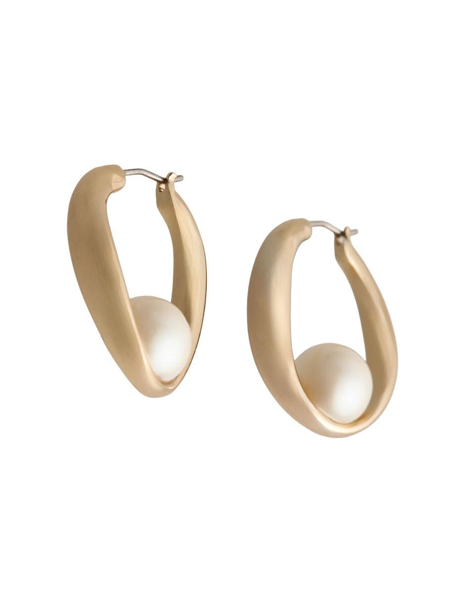 Aretes cortos con acabado brillante