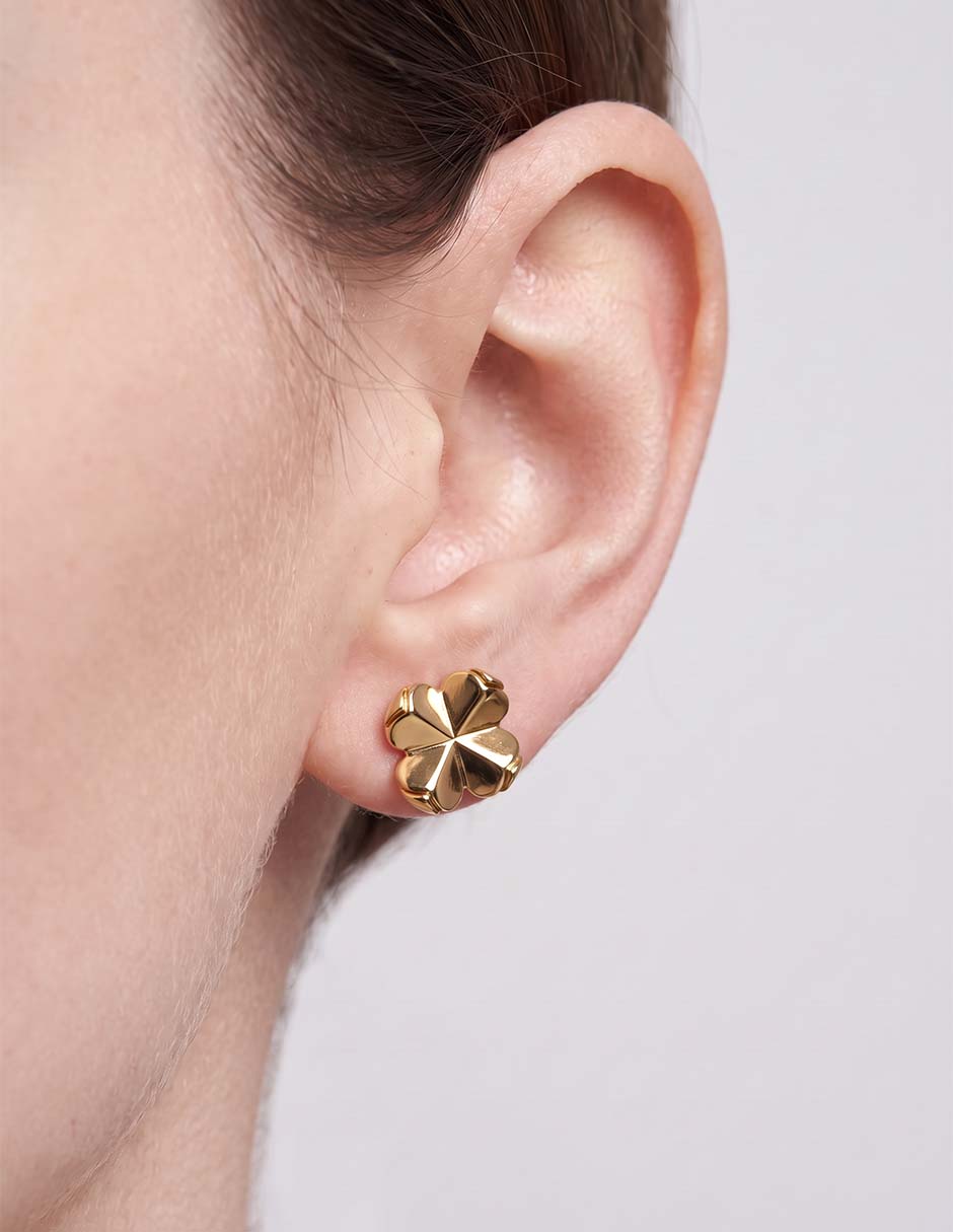 Aretes de flor con acabado brillante 4