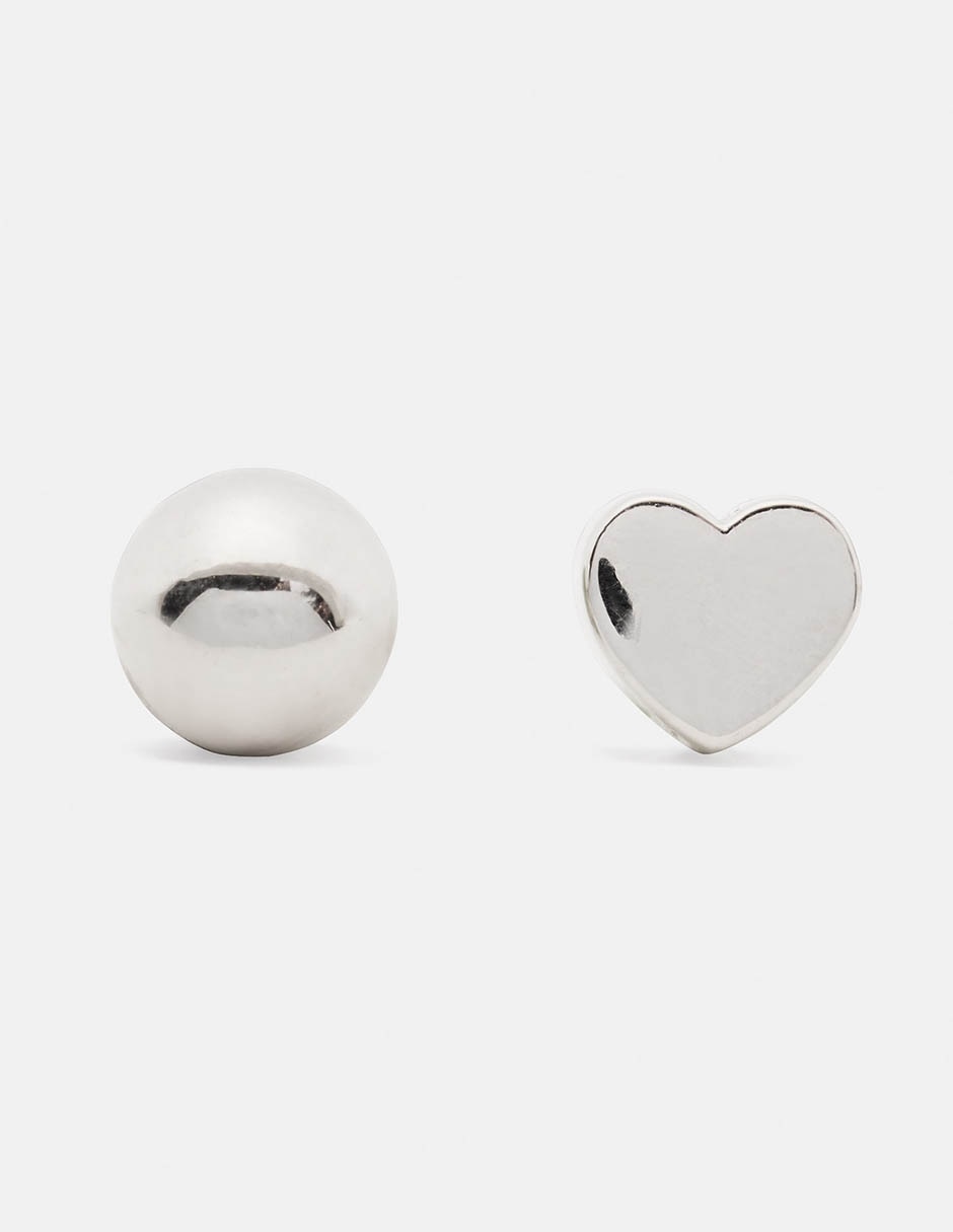 Aretes cortos con acabado brillante