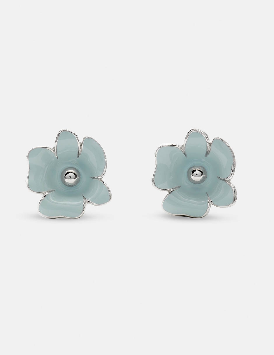 Aretes cortos de flor con acabado brillante