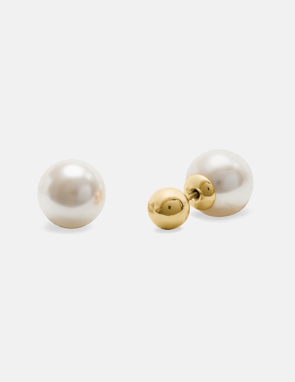 Aretes cortos con acabado brillante