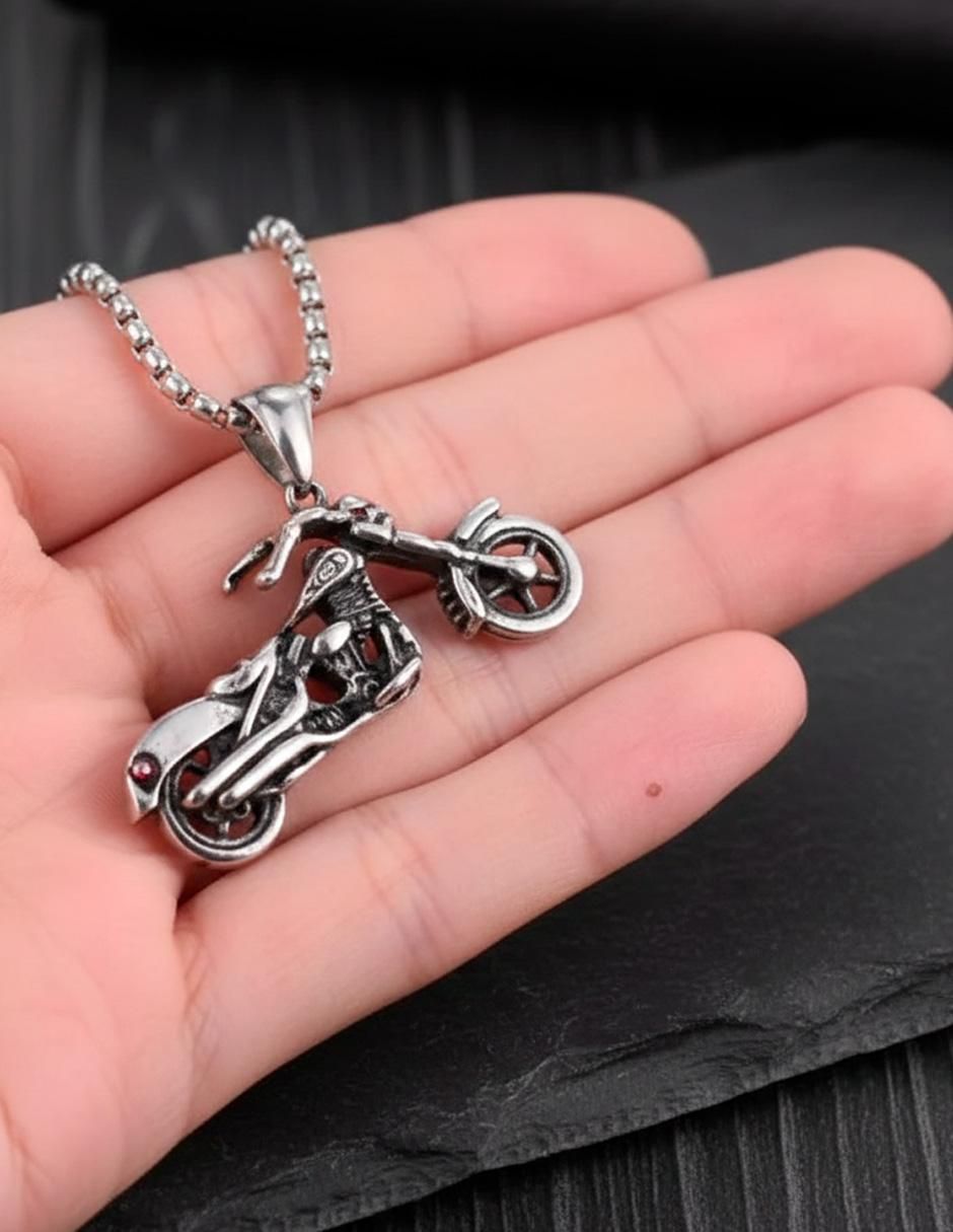 Collar con dije calavera Biker 2