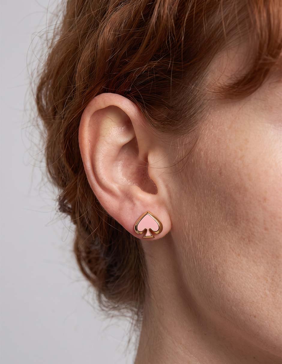 Aretes cortos con acabado brillante Aretes cortos con acabado brillante