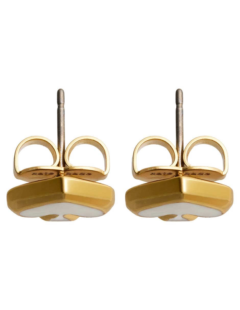 Aretes cortos con acabado brillante 3