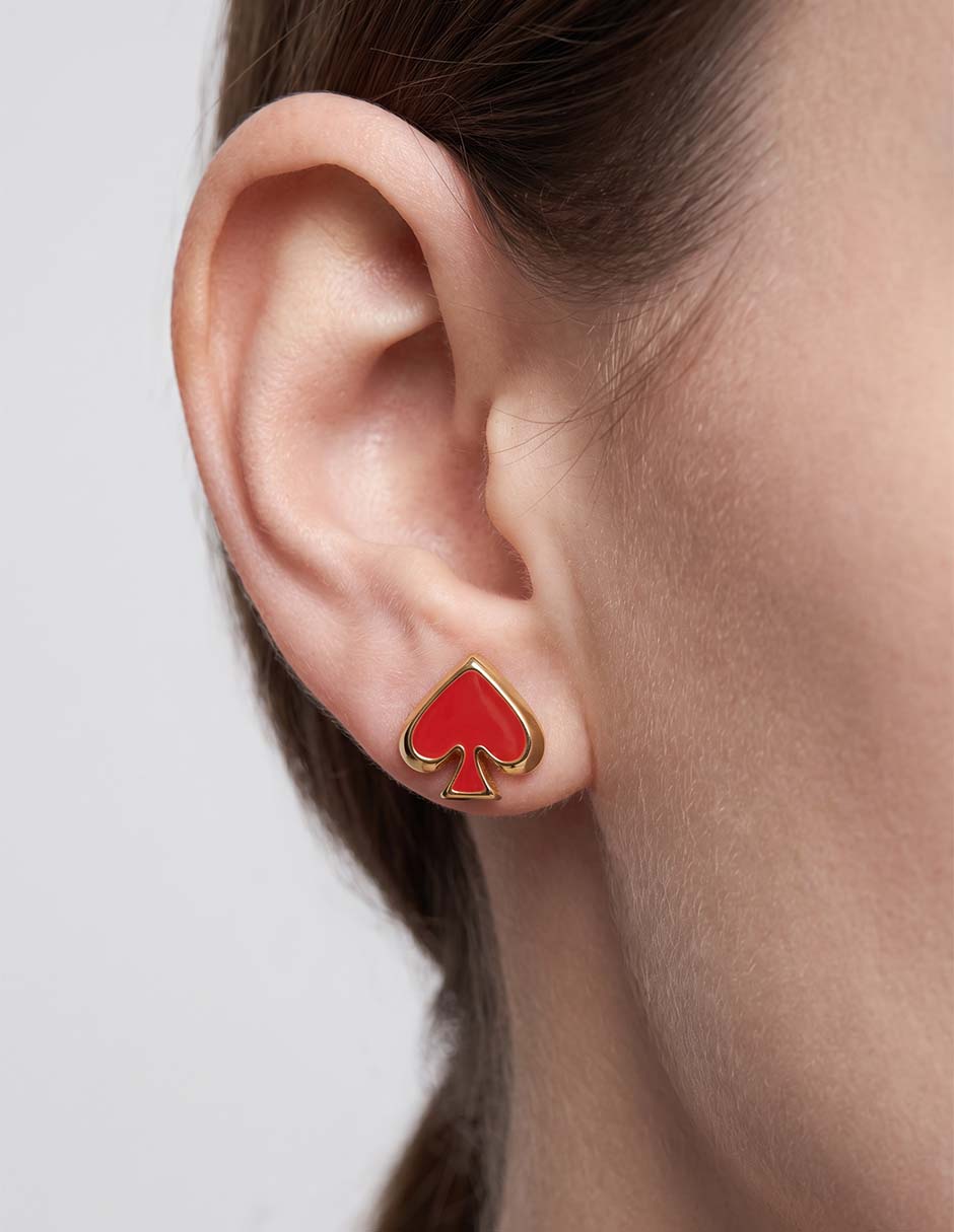 Aretes cortos con acabado brillante