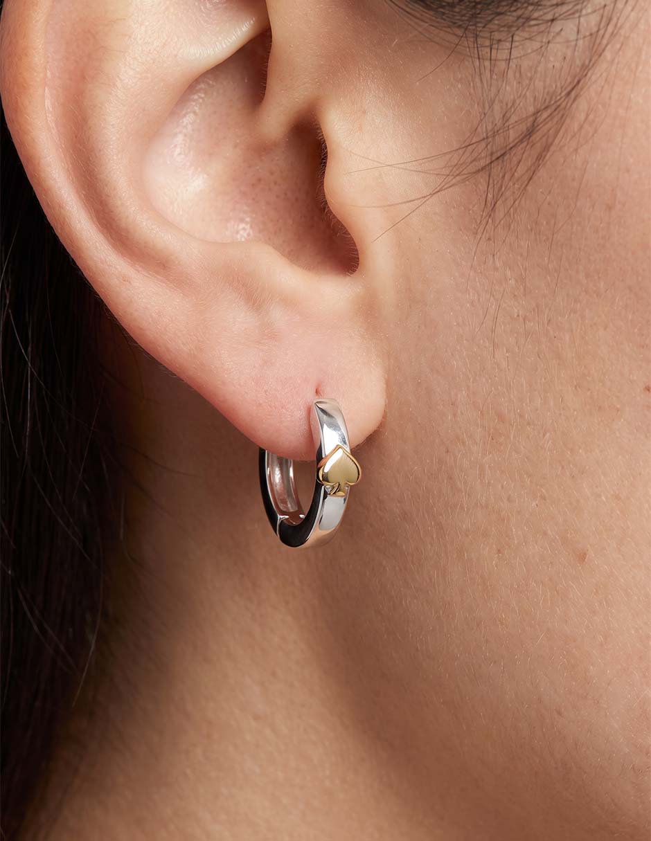 Aretes cortos con acabado brillante