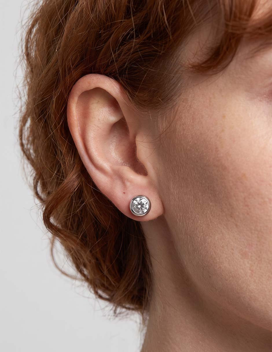 Aretes cortos con acabado pavé zirconia Aretes cortos con acabado pavé zirconia