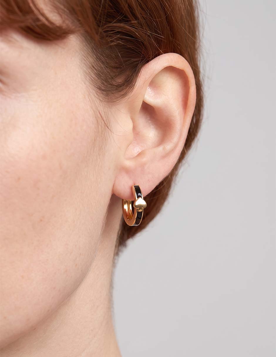 Aretes cortos con acabado baño de oro 12 k Aretes cortos con acabado baño de oro 12 k