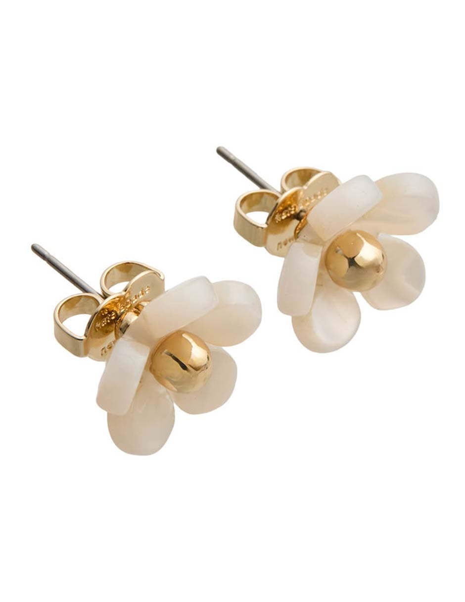 Aretes cortos de flor con acabado baño de oro 12 k 2