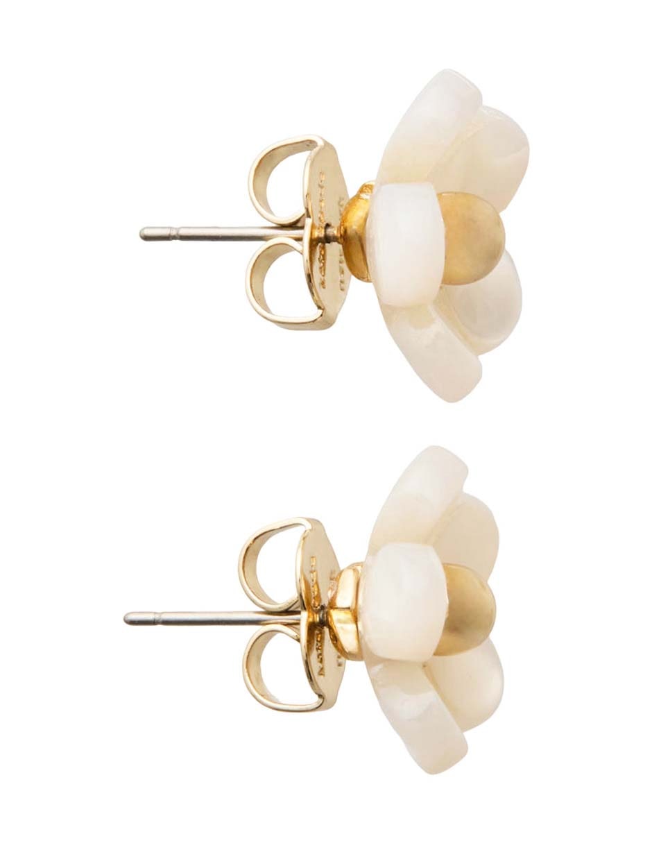 Aretes cortos de flor con acabado baño de oro 12 k 3