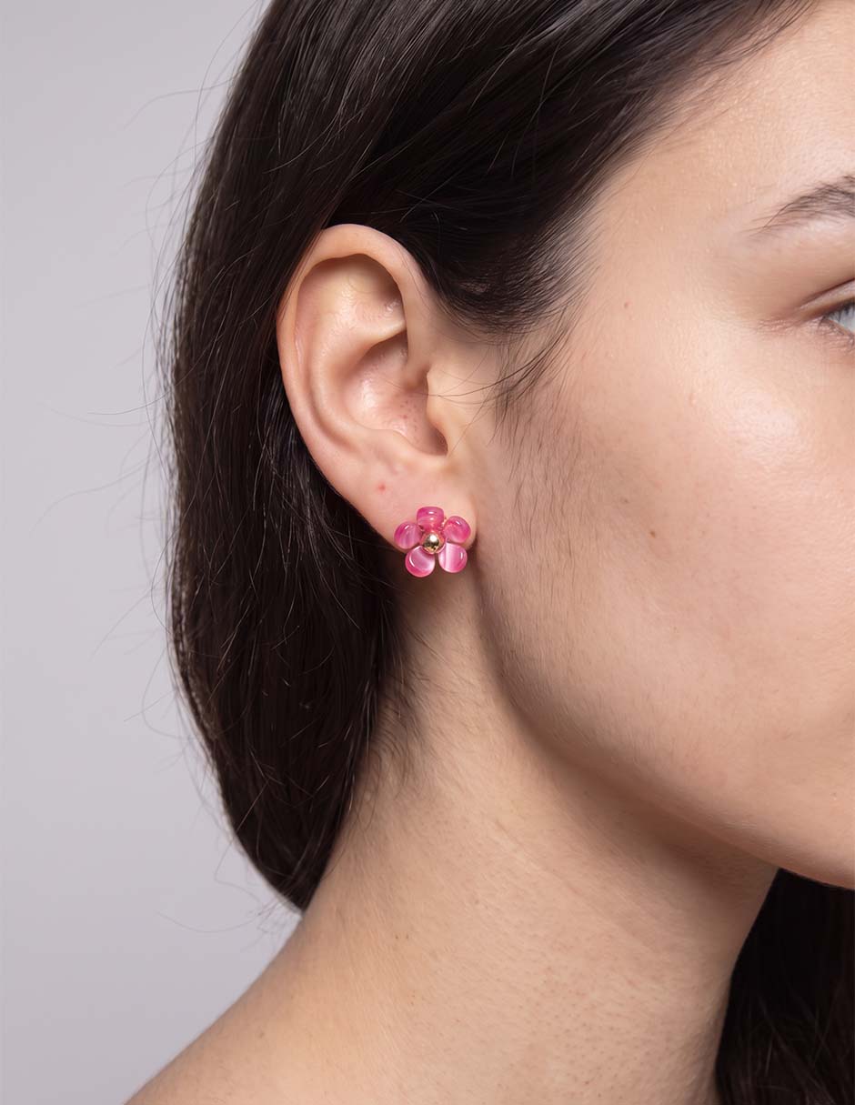 Aretes cortos de flor con acabado brillante Aretes cortos de flor con acabado brillante