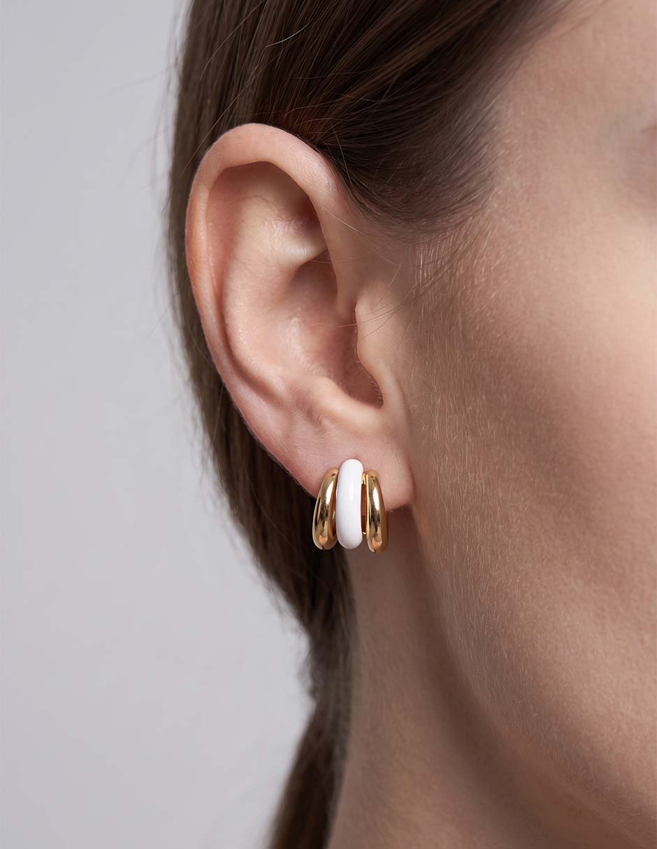 Aretes cortos con acabado de oro 12 k