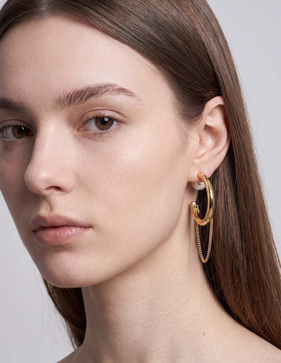 Aretes largos con acabado brillante