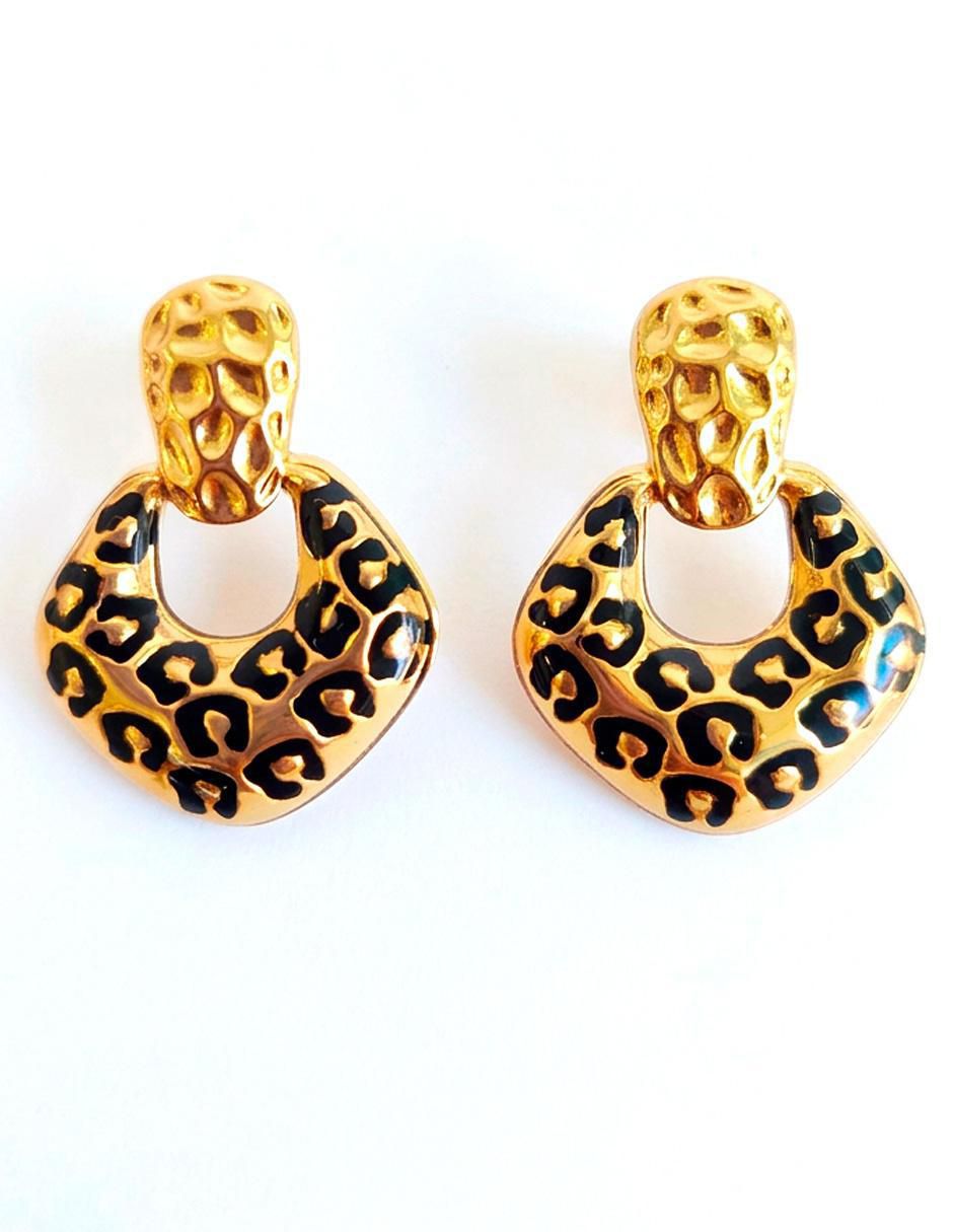 Aretes animal print con acabado brillante
