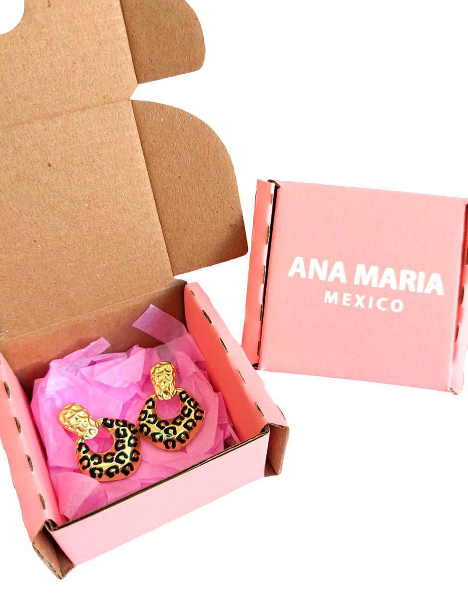 Aretes animal print con acabado brillante 4