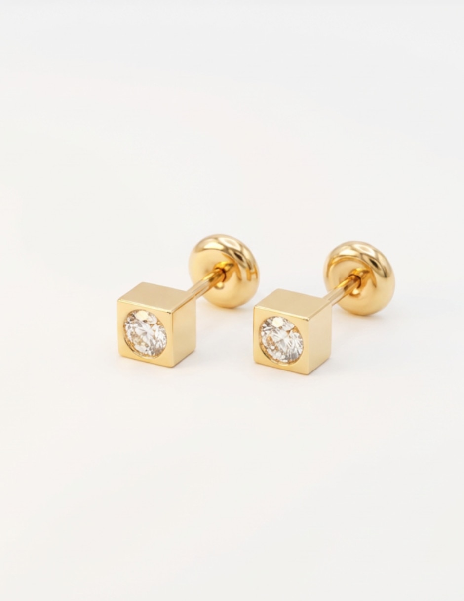 Broqueles de cubo de oro laminado 18 k con acabado brillante