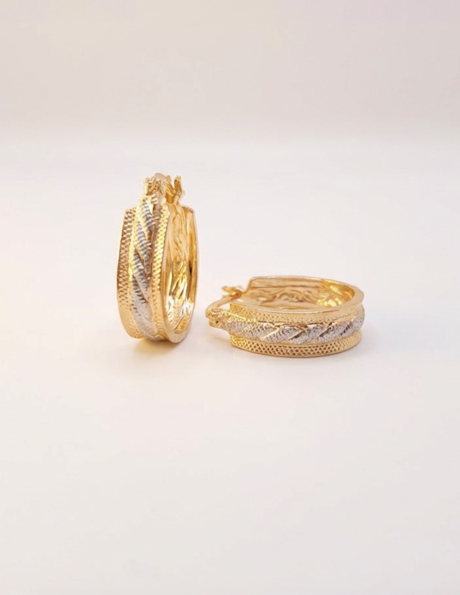 Arracadas de oro laminado 18 K con acabado texturizado 2