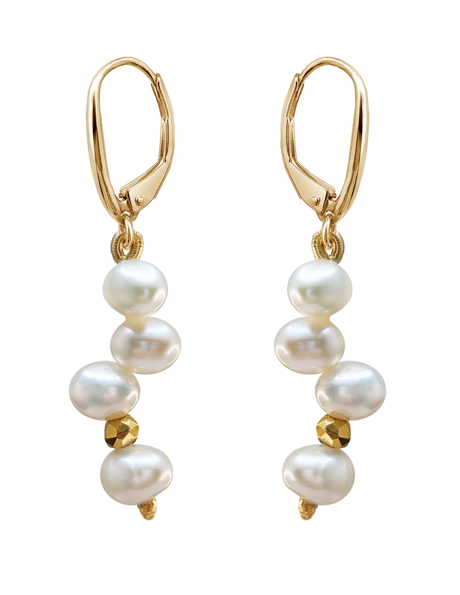 Aretes cortos con acabado Baño de oro perla Aretes cortos con acabado Baño de oro perla