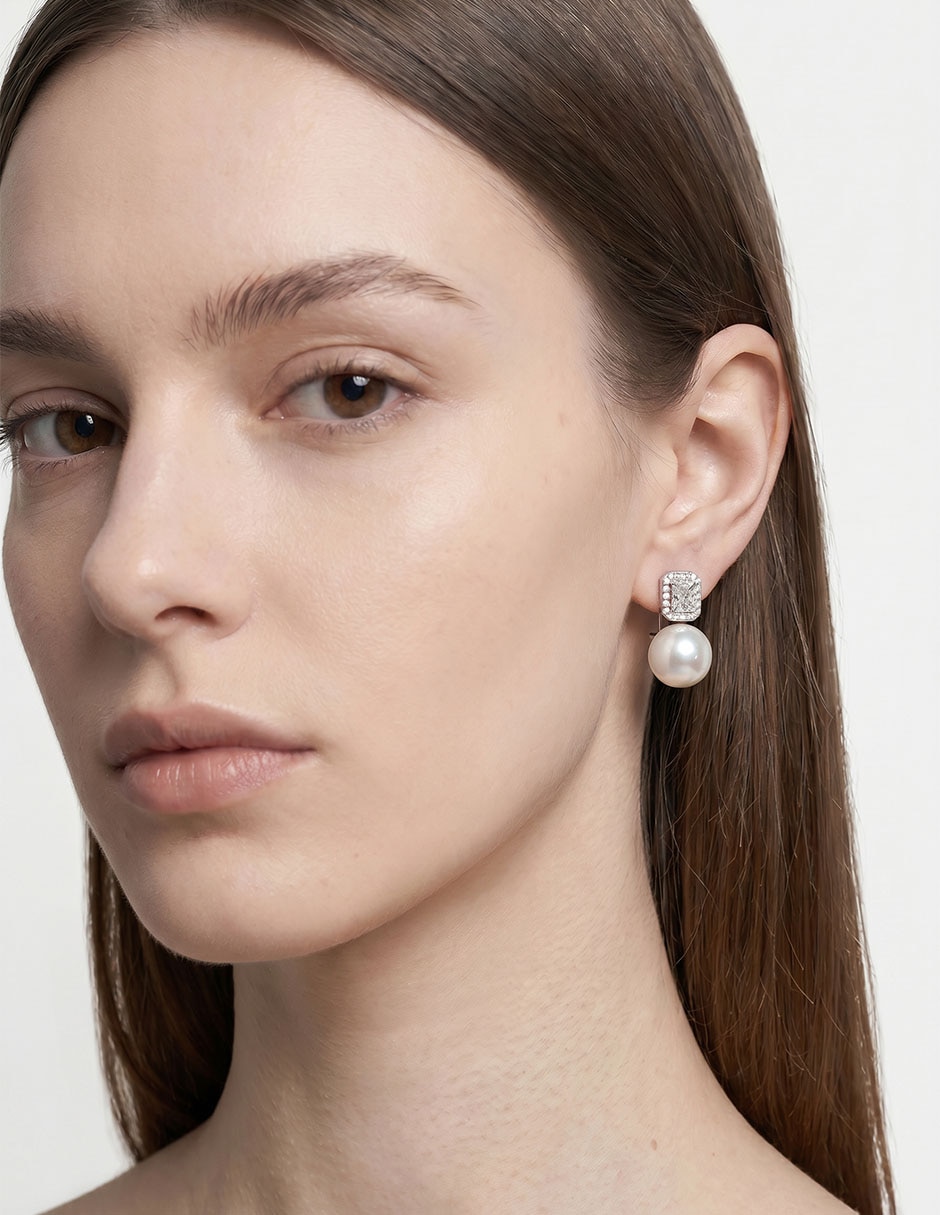 Aretes cortos de plata con acabado mate perla 4