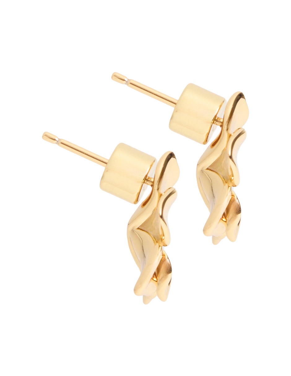 Aretes cortos de flor con acabado baño de oro 18 K