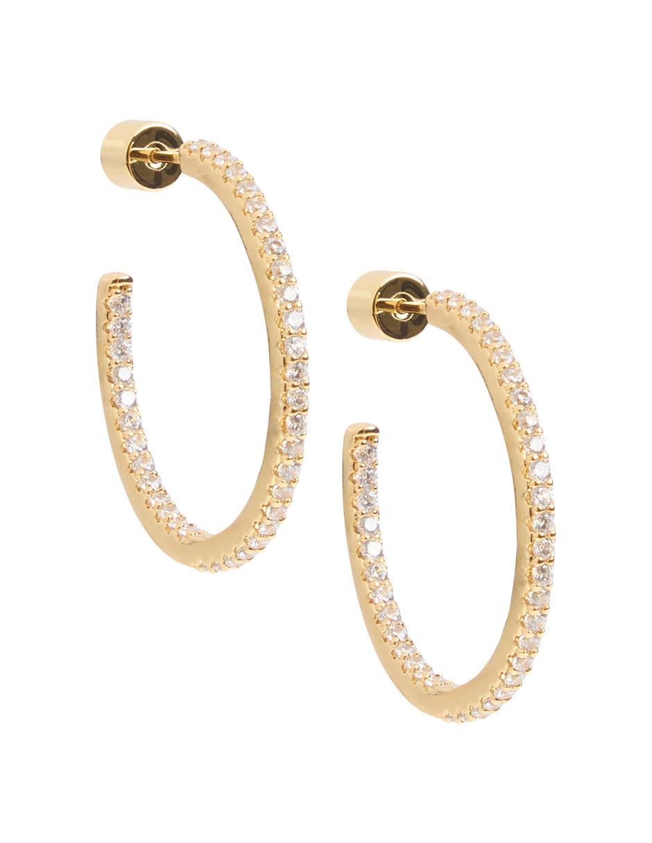 Aretes cortos de flor con acabado baño de oro 18 K