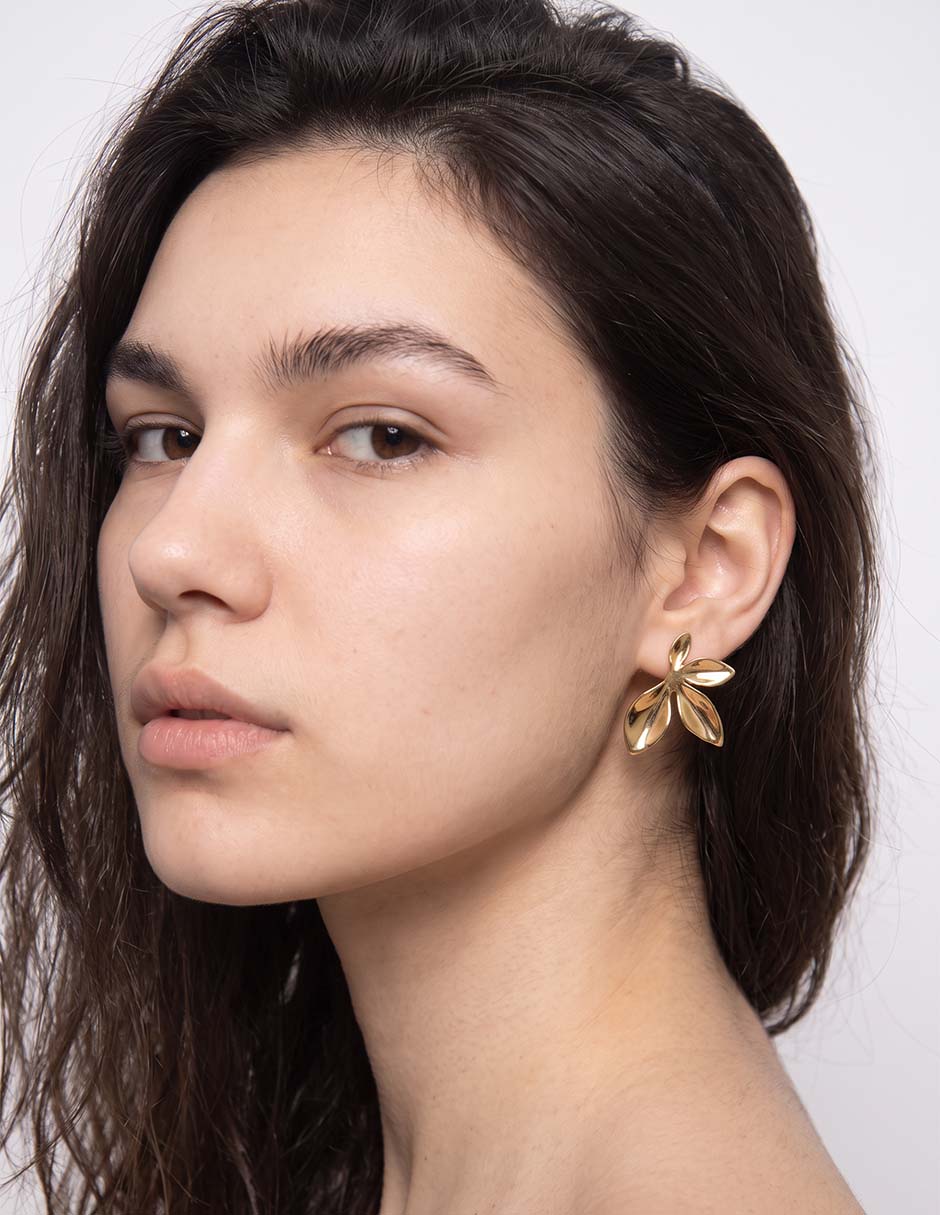 Aretes largos de hojas con acabado baño de oro 18 K 2