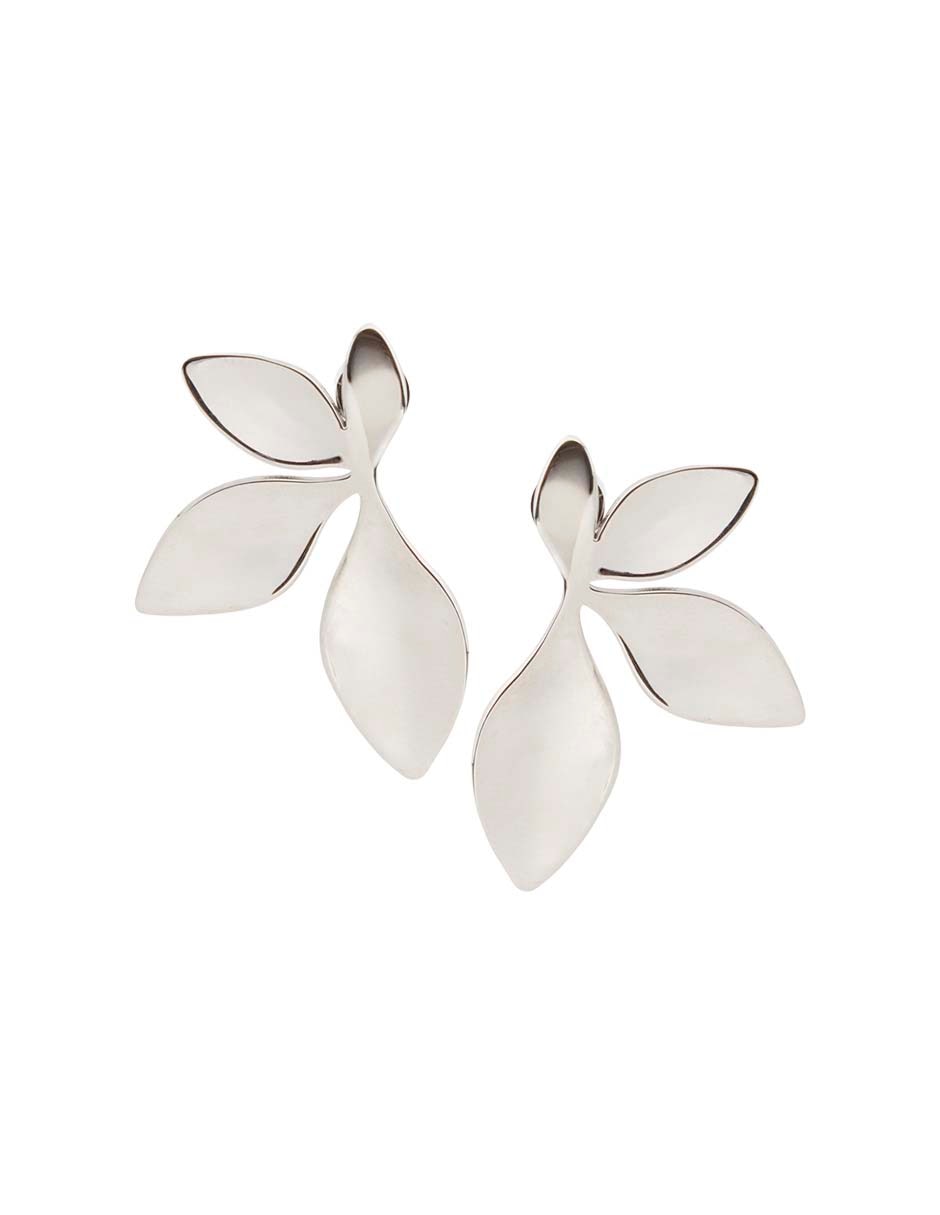 Aretes cortos con acabado brillante