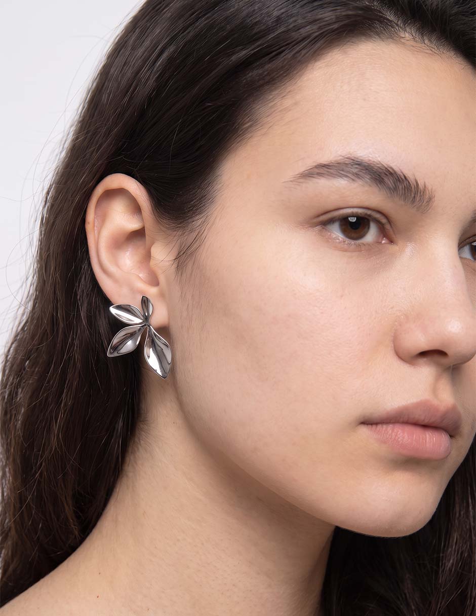 Aretes cortos con acabado brillante 2