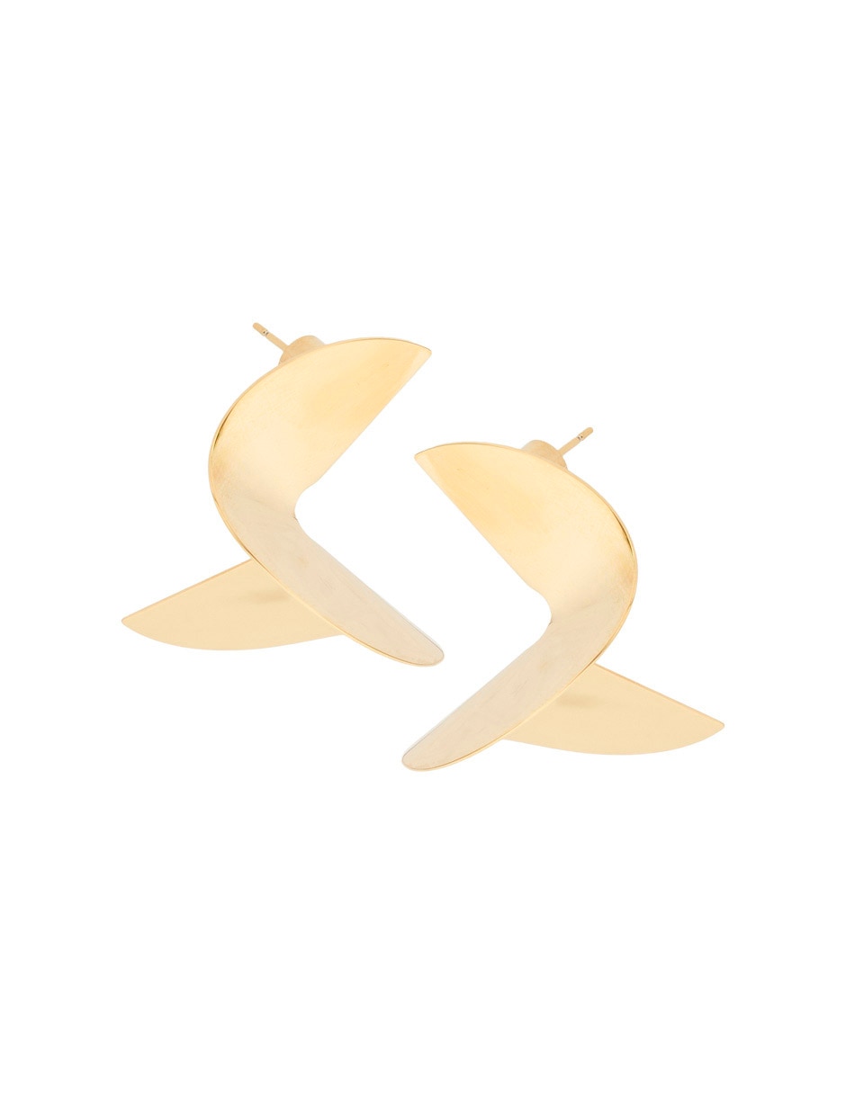 Aretes cortos de flor con acabado baño de oro 18 K