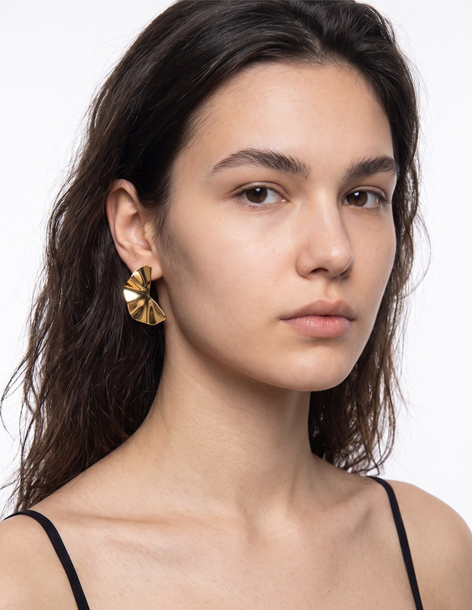 Aretes largos de abanico 18 k con acabado baño de oro 4