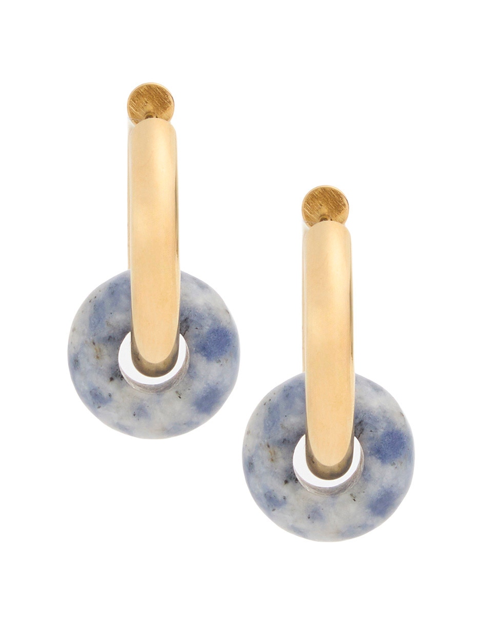 Aretes cortos de flor con acabado baño de oro 18 K