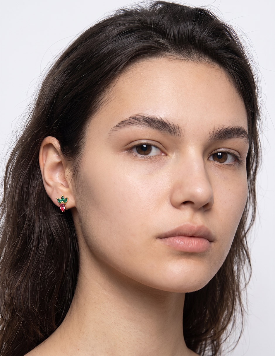 Arete corto de fresa de baño de oro 18 k con acabado brillante 2
