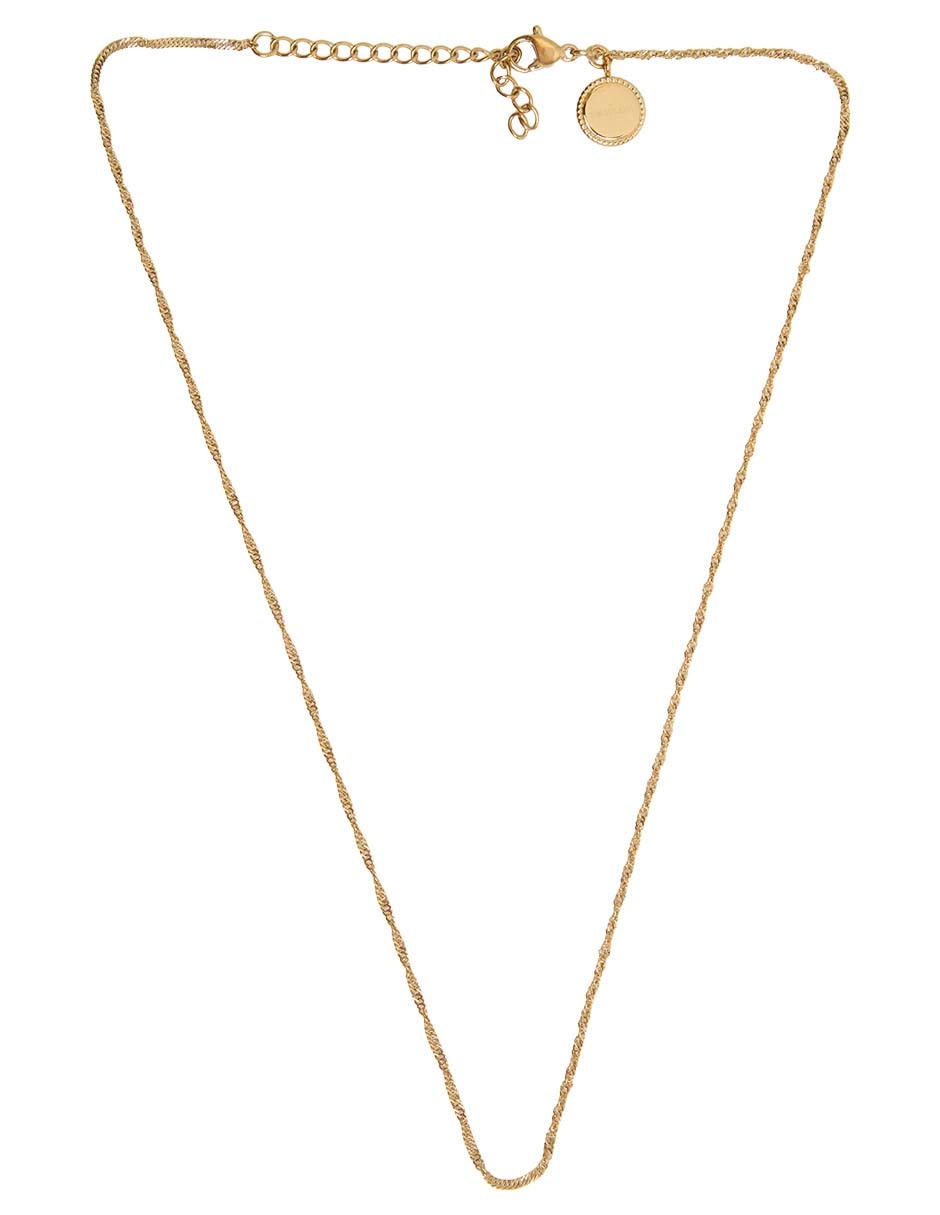 Aretes cortos de flor con acabado baño de oro 18 K