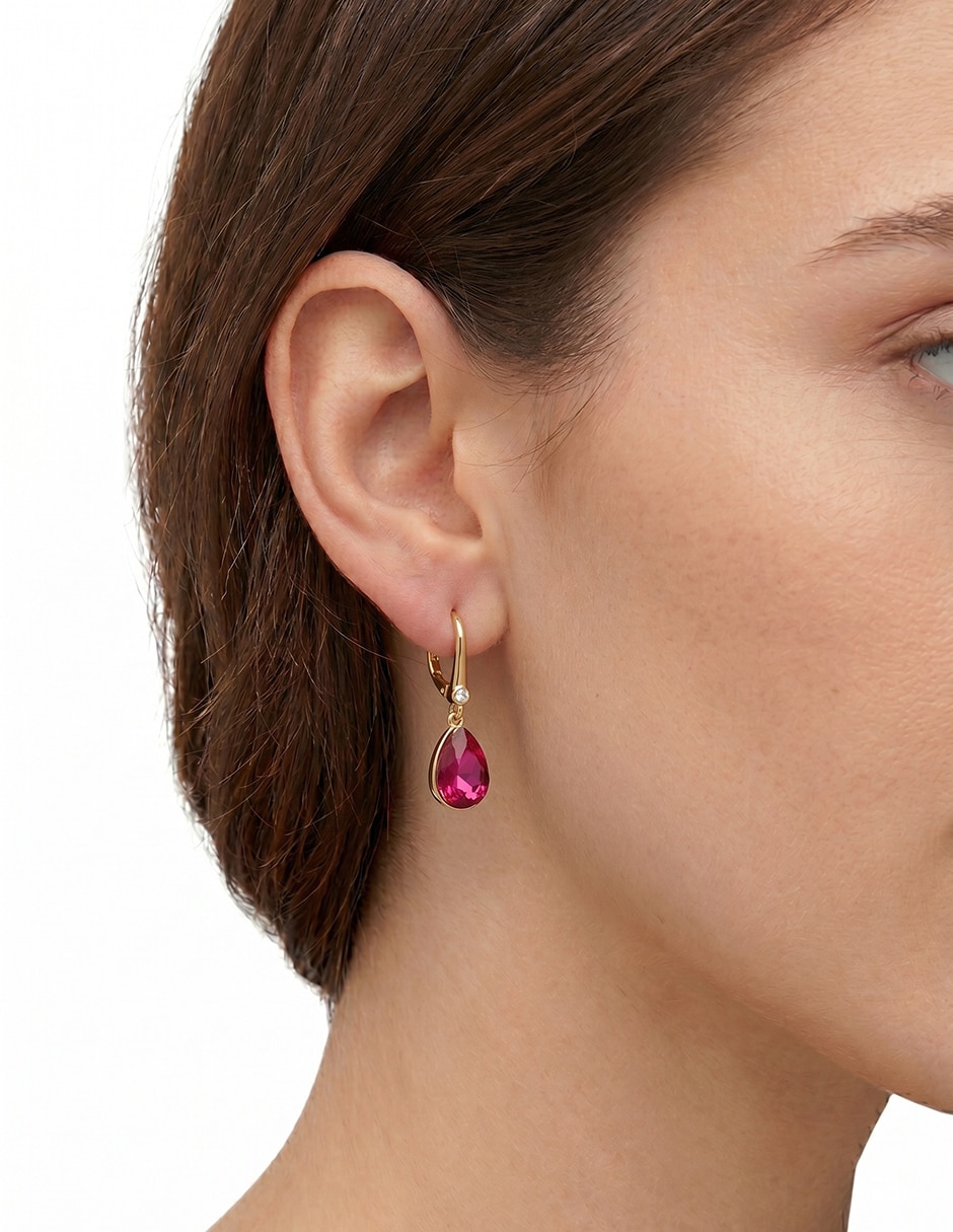 Aretes cortos de gota Fiona con acabado esmaltado