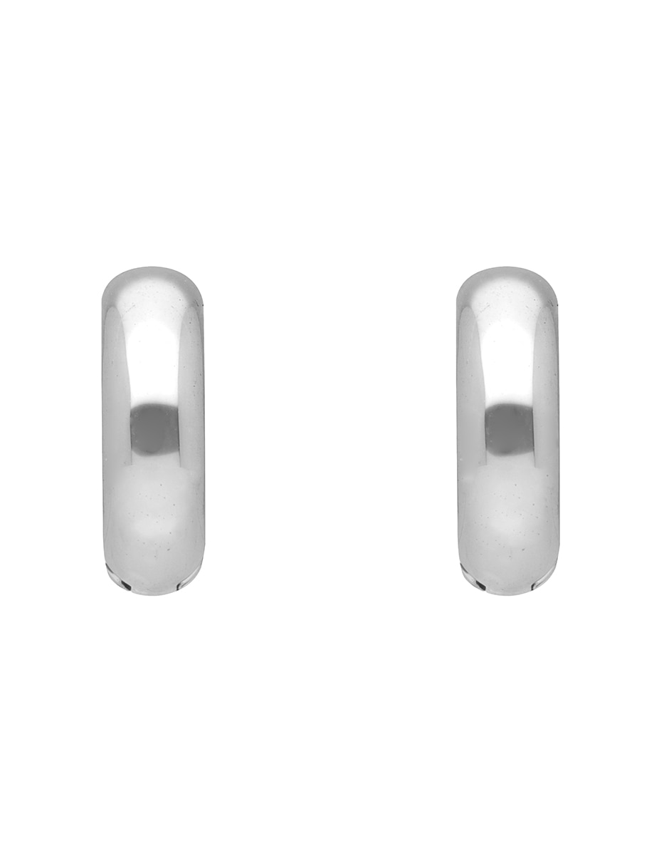 Aretes cortos circulares Bryar con acabado liso