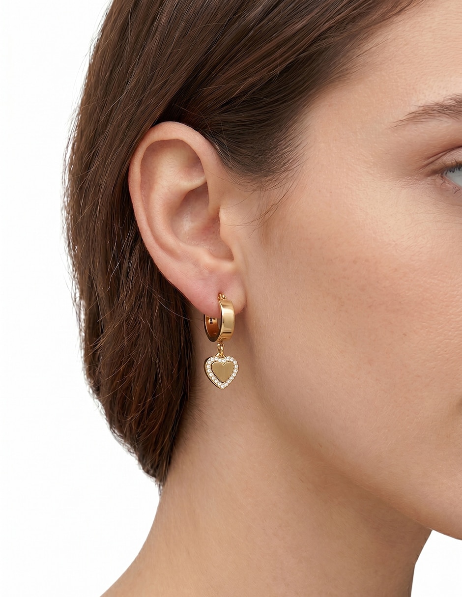 Aretes cortos de corazón Fiona con acabado pavé 3