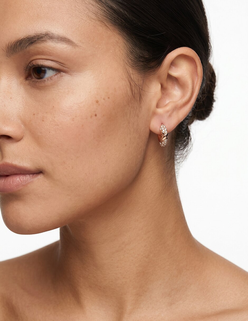 Aretes Bleeker Street con acabado pavé 3