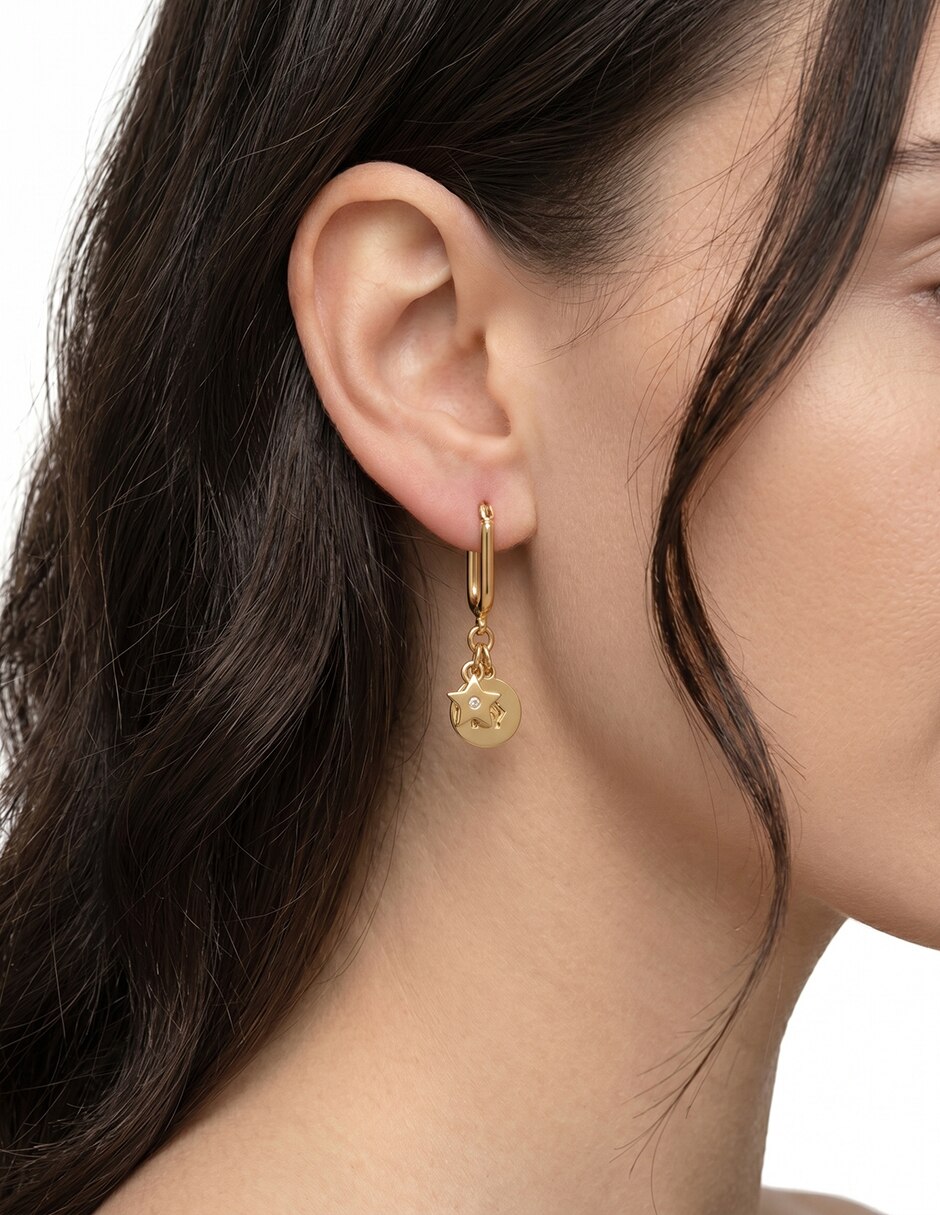 Aretes de estrella Kylah con acabado liso 2