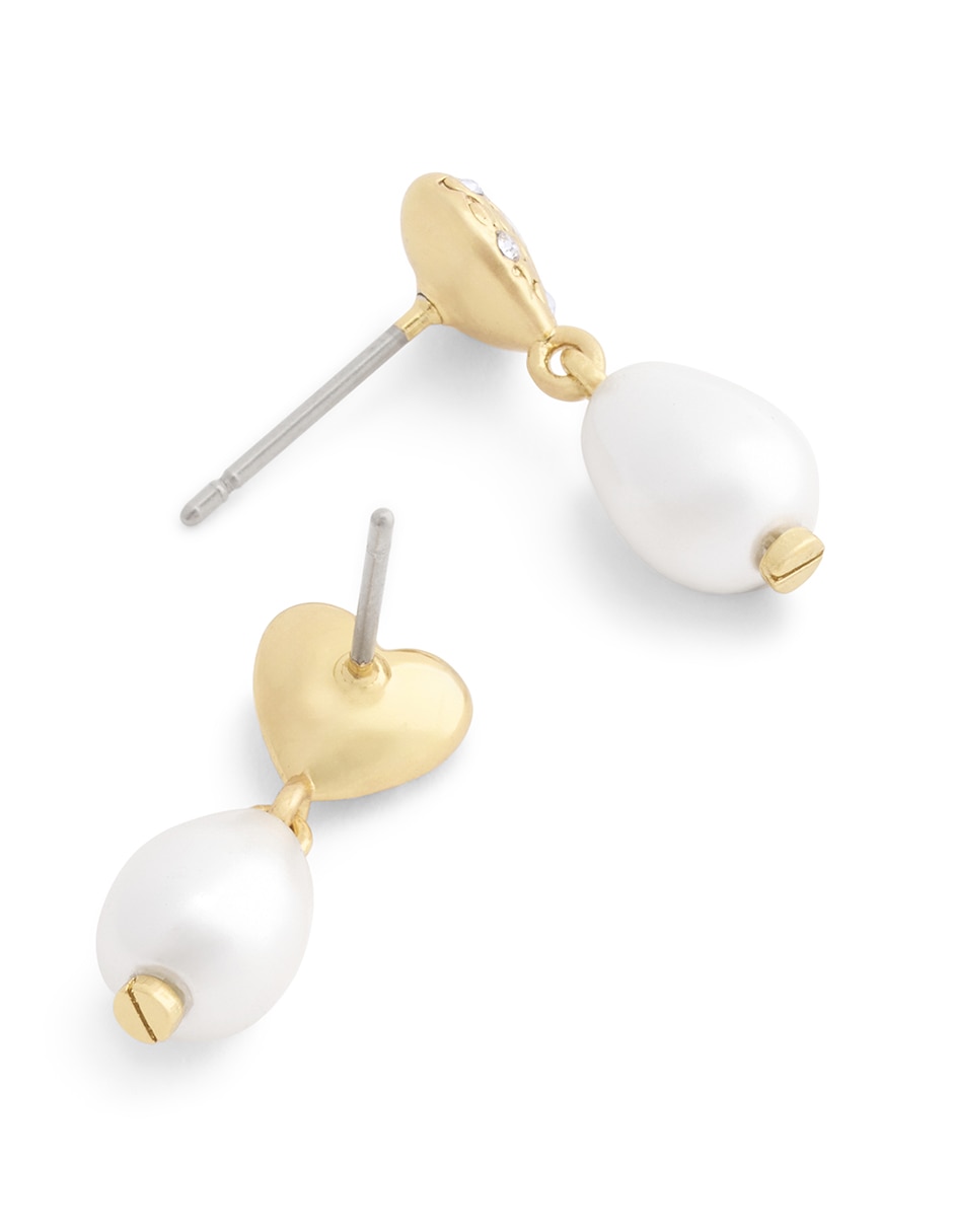 Aretes cortos con acabado brillante