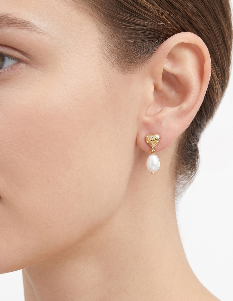 Aretes cortos con acabado brillante 3