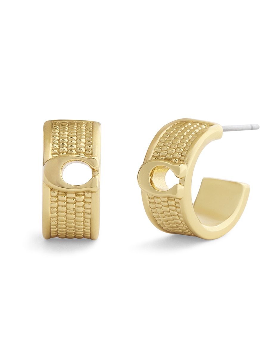 Aretes cortos con acabado brillante