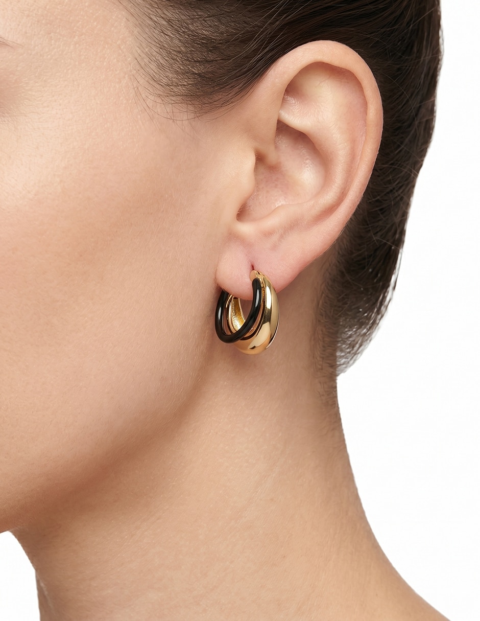 Aretes cortos Rommily con acabado mate 3
