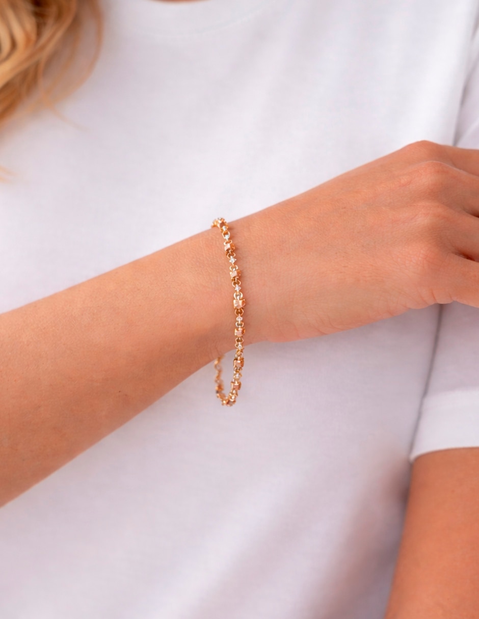 Pulsera de cuadritos brillantes con acabado pavé